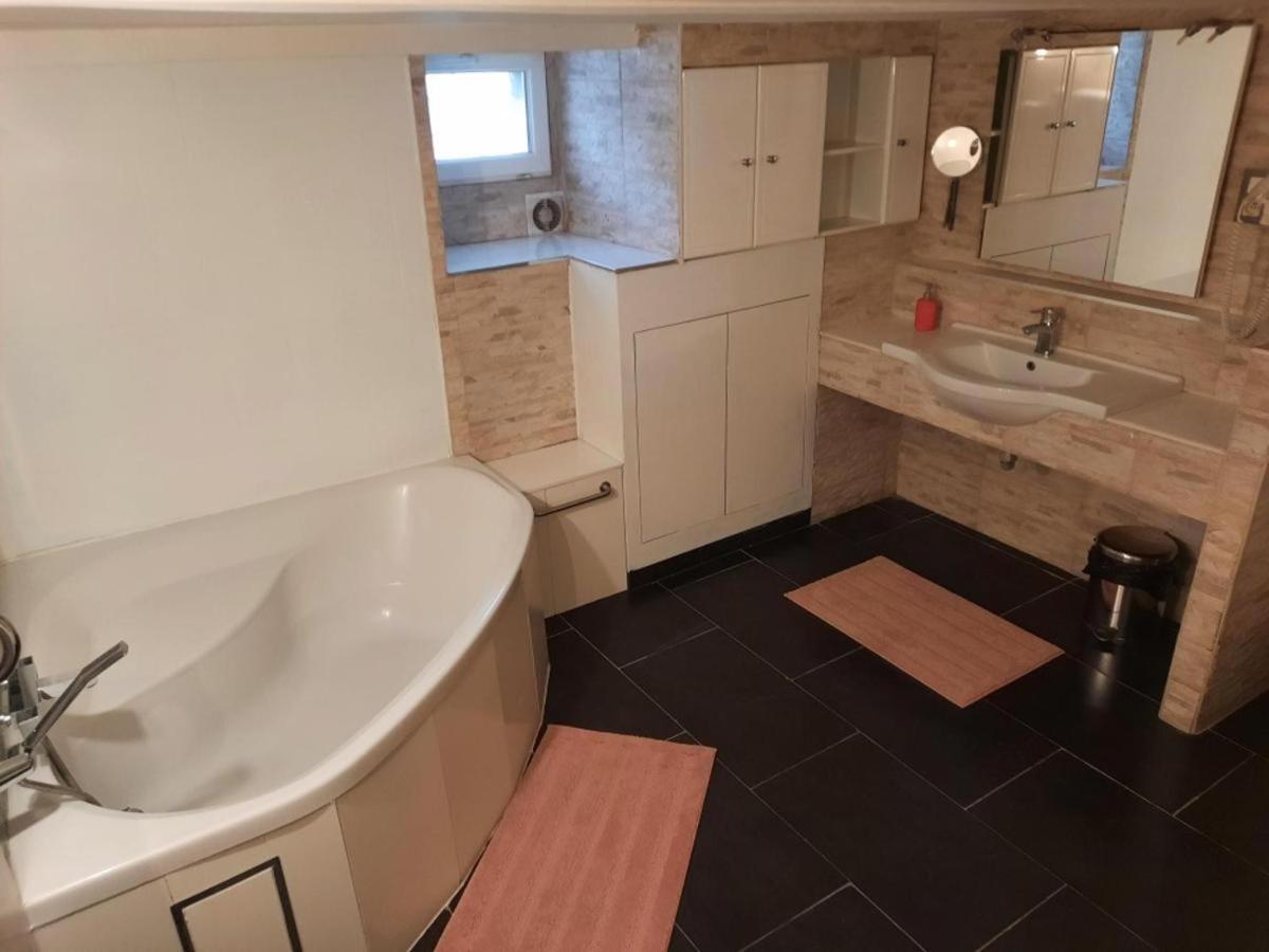 Liege 4420 Rue Jean Jaures 45 Grande Maison Joyeuse Avec Terrasse 30M2 Pour 8 Personnes Maximum Saint-Nicolas  Εξωτερικό φωτογραφία
